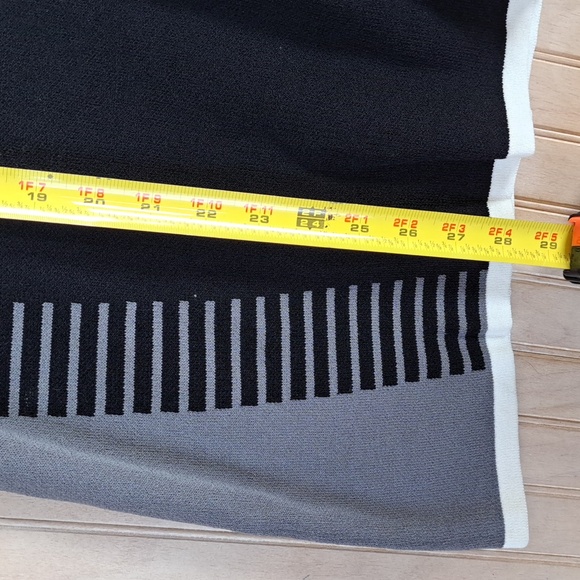 Lane Bryant Colorblock Sleek Stretchy Chic Stylish Dressy Long Sleeve Sweater - Picture 9 of 9